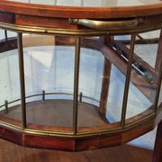 Serving trolley / bar cart in mahogany, brass and glass, 1920