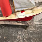 Voilier de bassin ancien en plastique, bateau ancien en plastique
