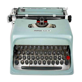 Machine à écrire olivetti studio 44 dans son étui