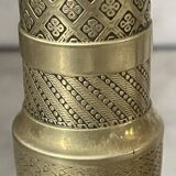 Pair of chiselled brass candlesticks from the 19th century.