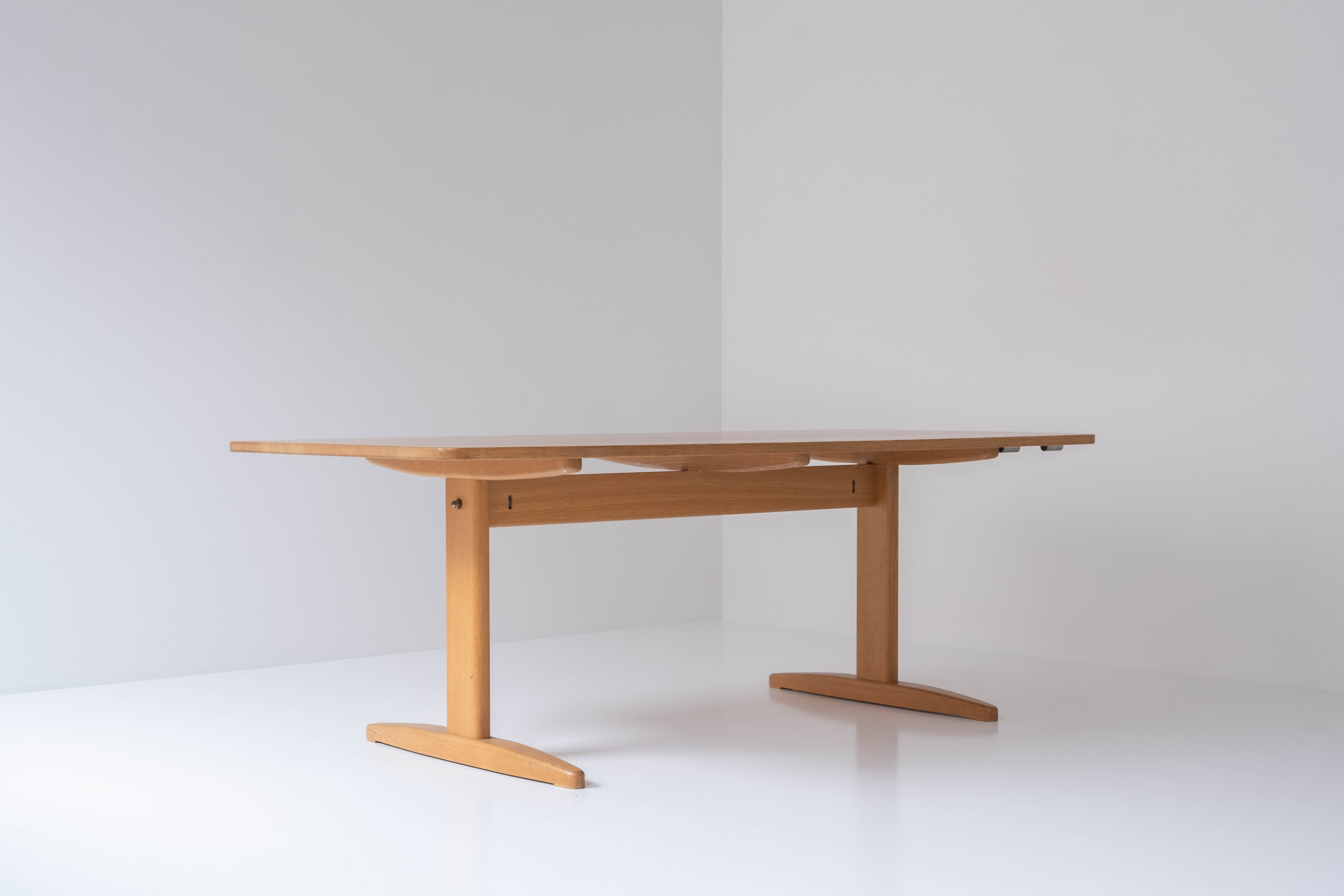 Shaker dining table designed by Børge Mogensen for Carl Madsen & Son, Denmark 1960s.