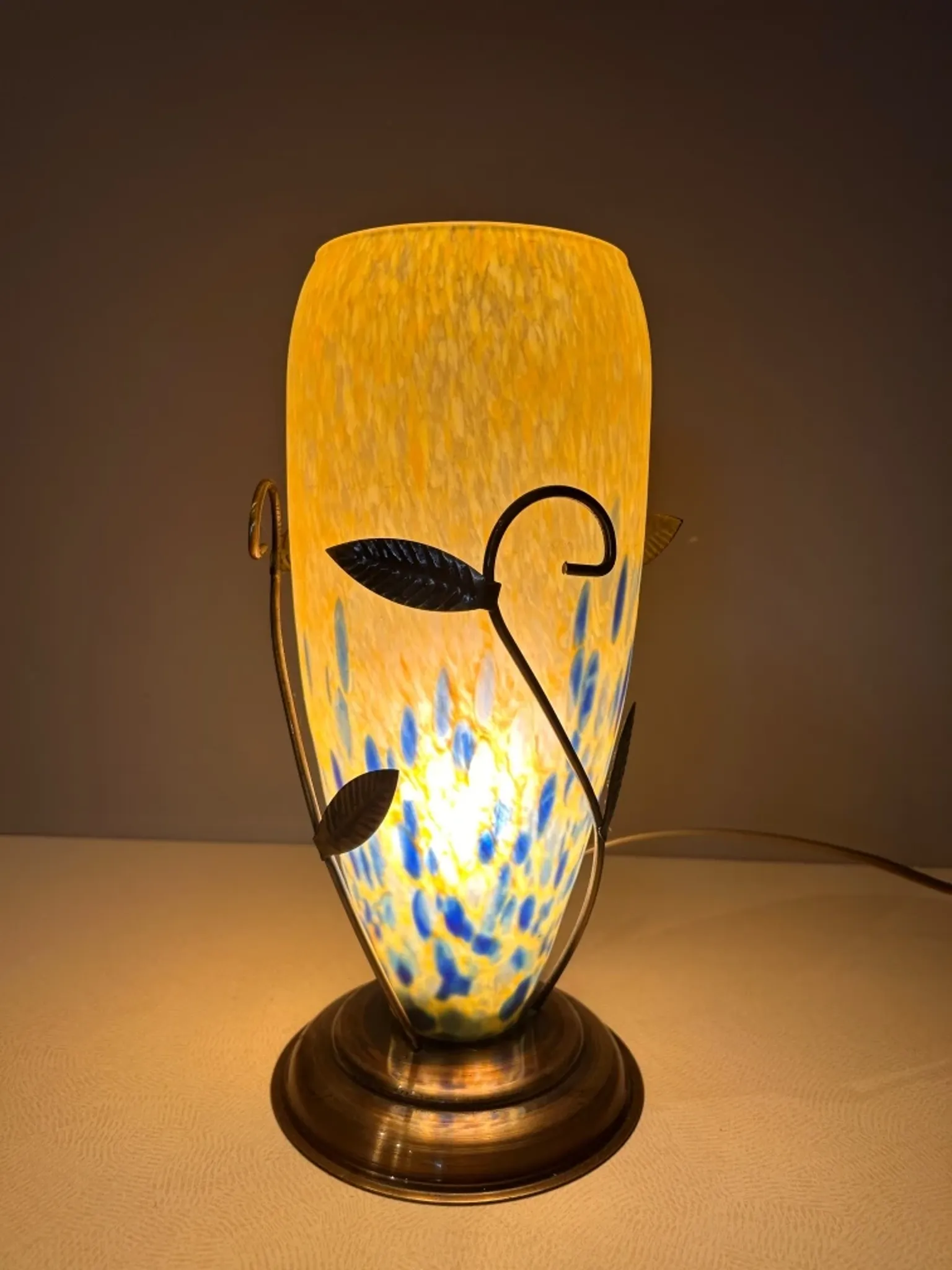 Speckled yellow and blue glass ambient lamp
