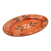 Portuguese XL dish in orange enamelled clay with unbleached flowers and green leaves
