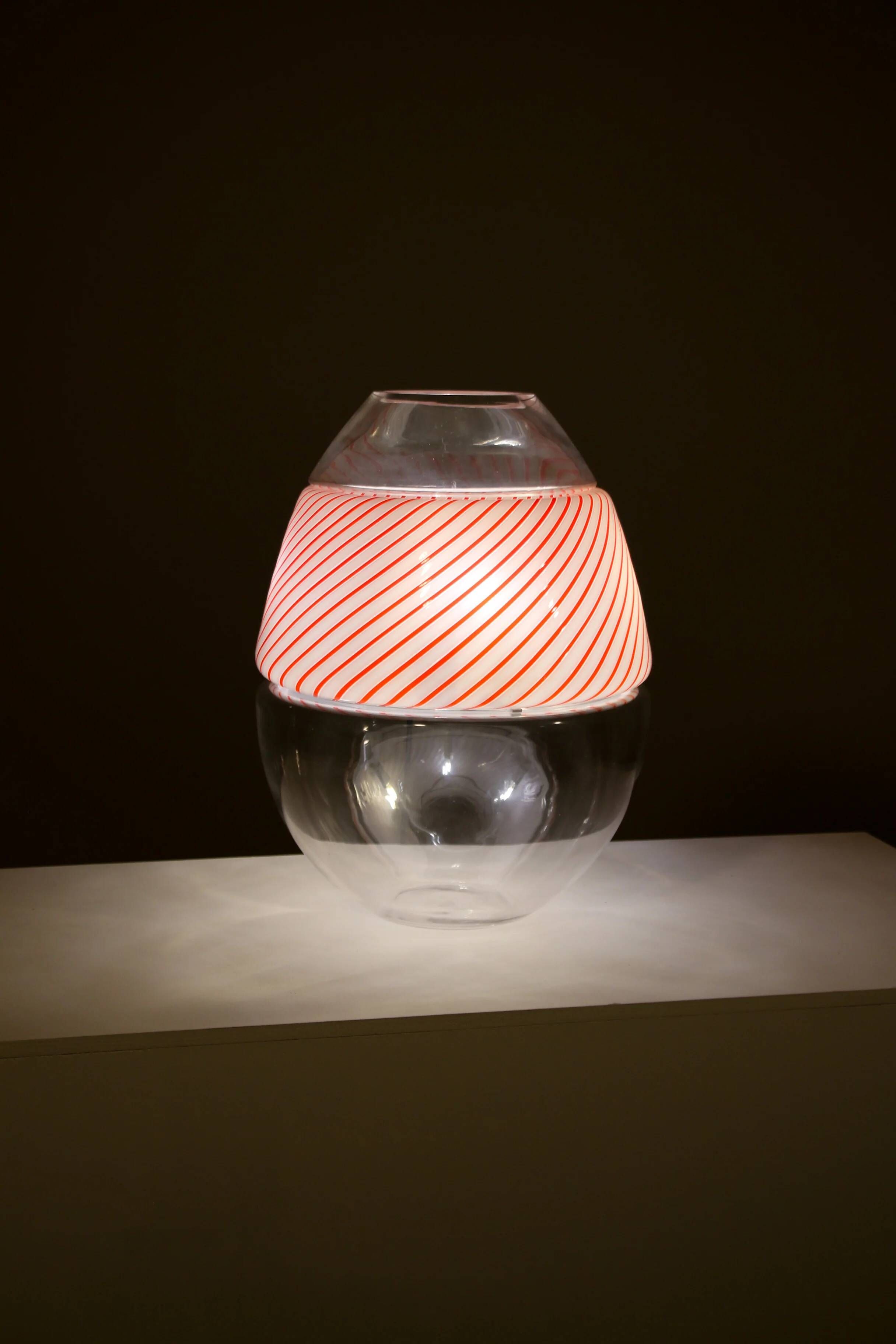 Very large egg-shaped lamp by Carlo Nason for AV Mazzega, Murano glass model LT 535, Italy, 1970s.