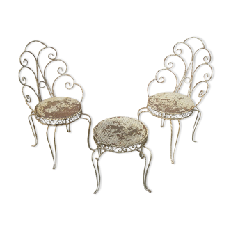 Set of 2 garden chairs and wrought iron pedestal table