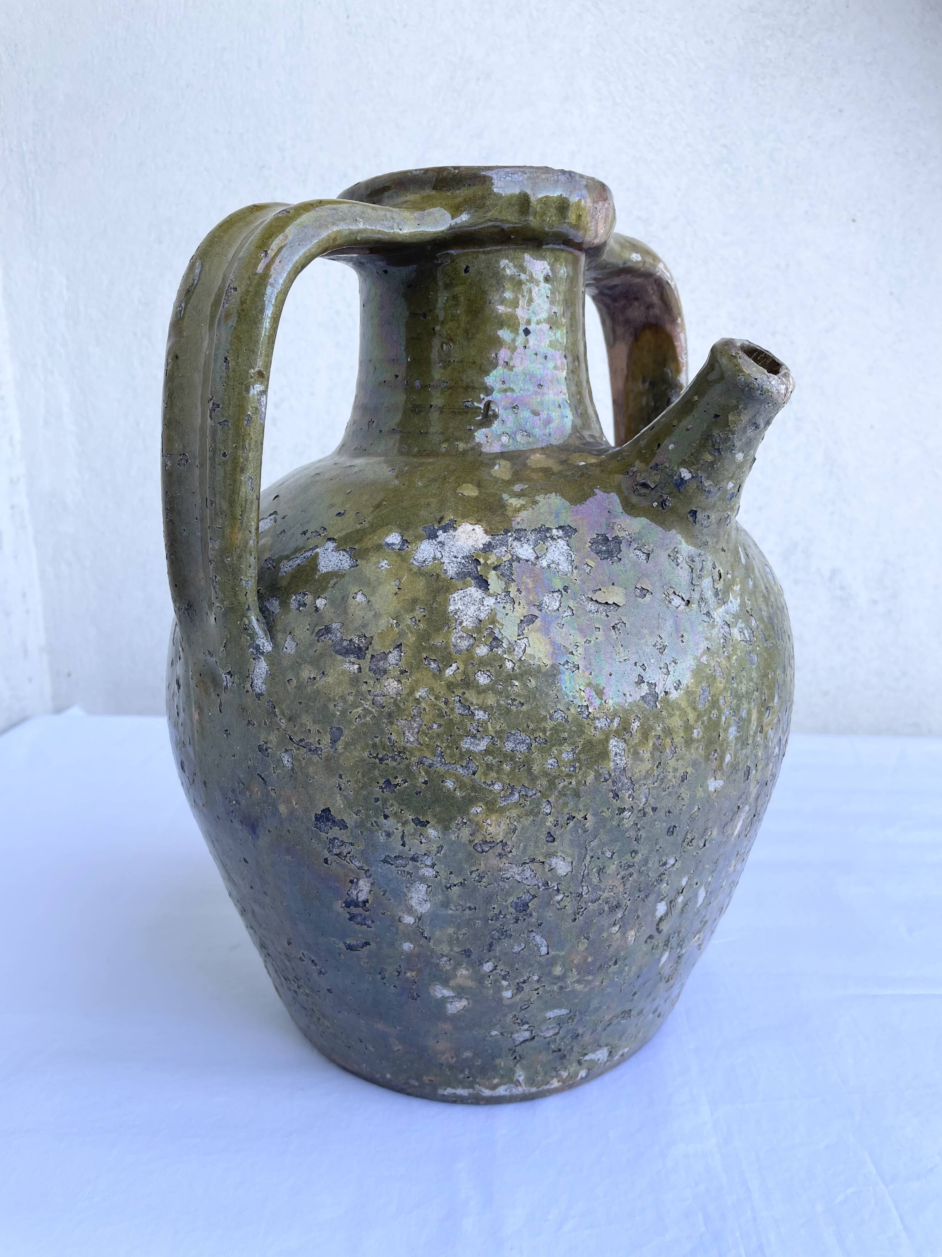 Ancient oil jar in glazed terracotta, khaki green — Auvergne, Lezou