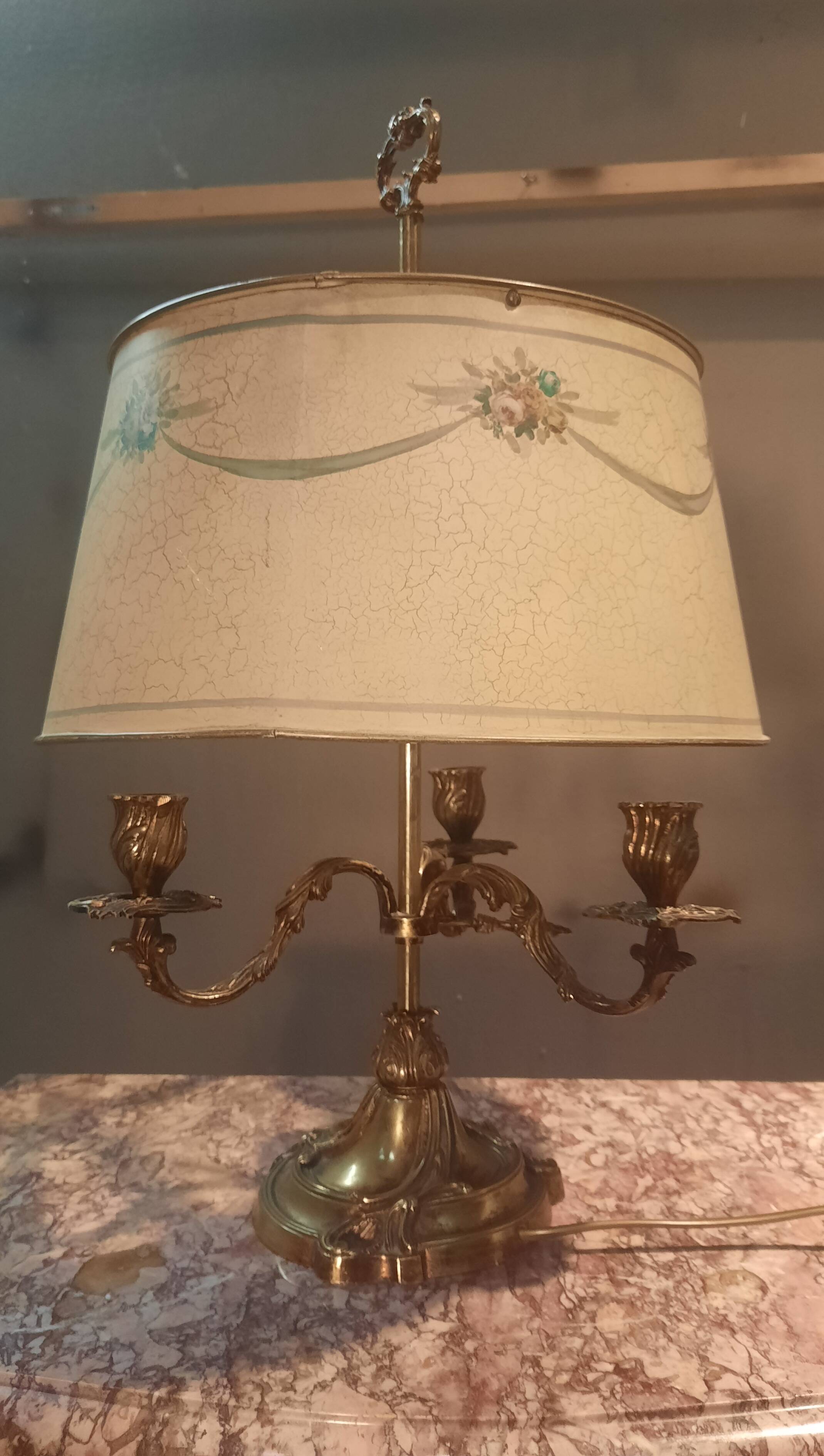 Lampe en bronze à  3 bras de style Louis XV