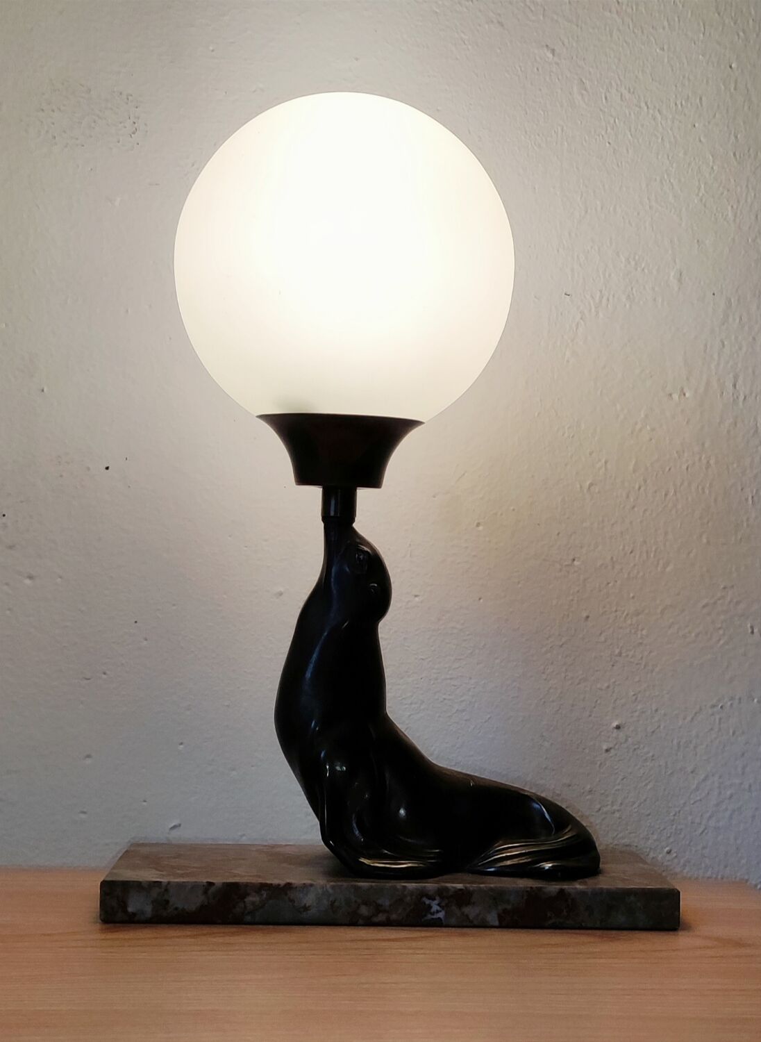 Art deco lamp sea lion