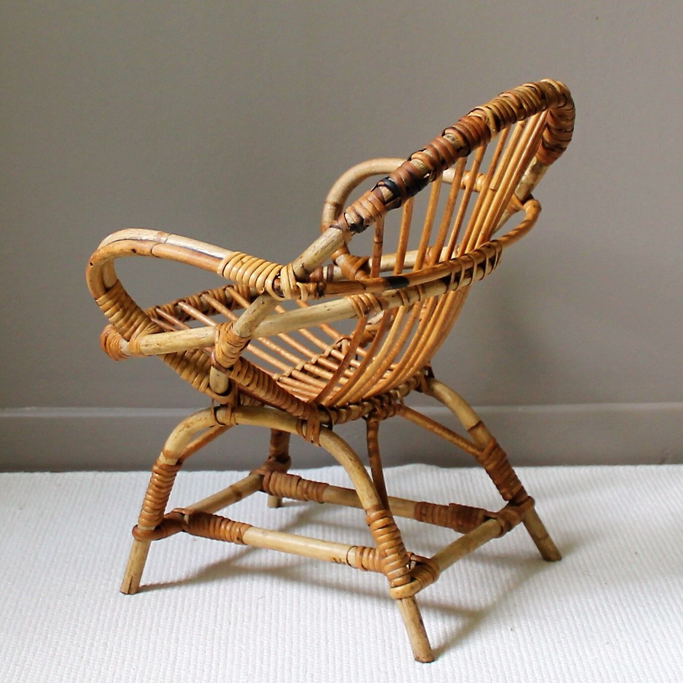 Chair rattan vintage child shell