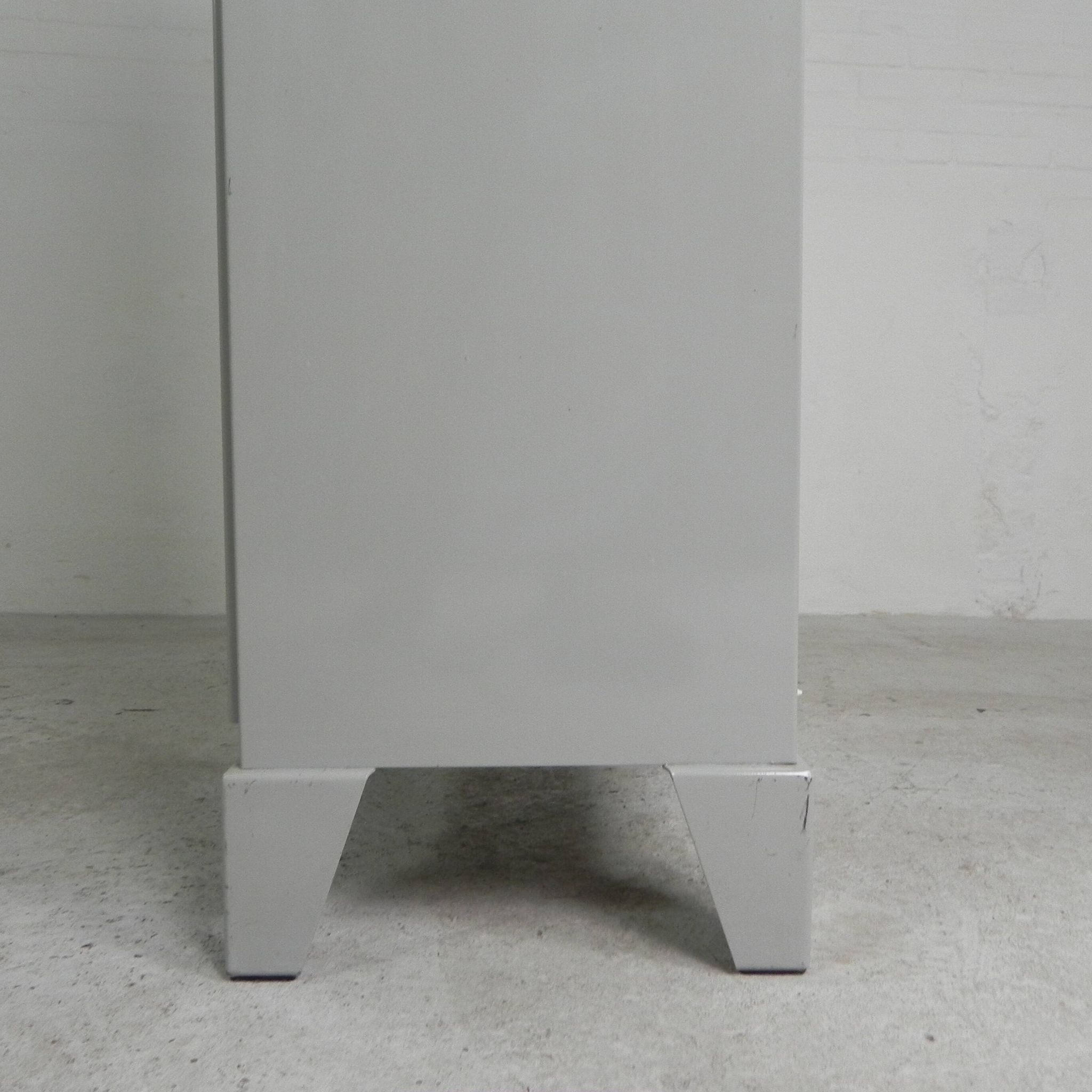 Steel doctor's cabinet, medicine cabinet, Oostwoud, 1960s