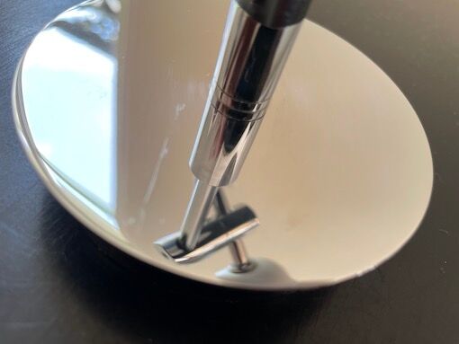 Adjustable spotlight in white porcelain habitat