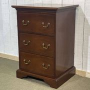 Chiffonnier anglais en acajou des années 1950