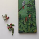 Two exotic birds in slip to hang