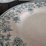 7 assiettes plates modèle Jane à décor floral vert foncé Saint-Amand