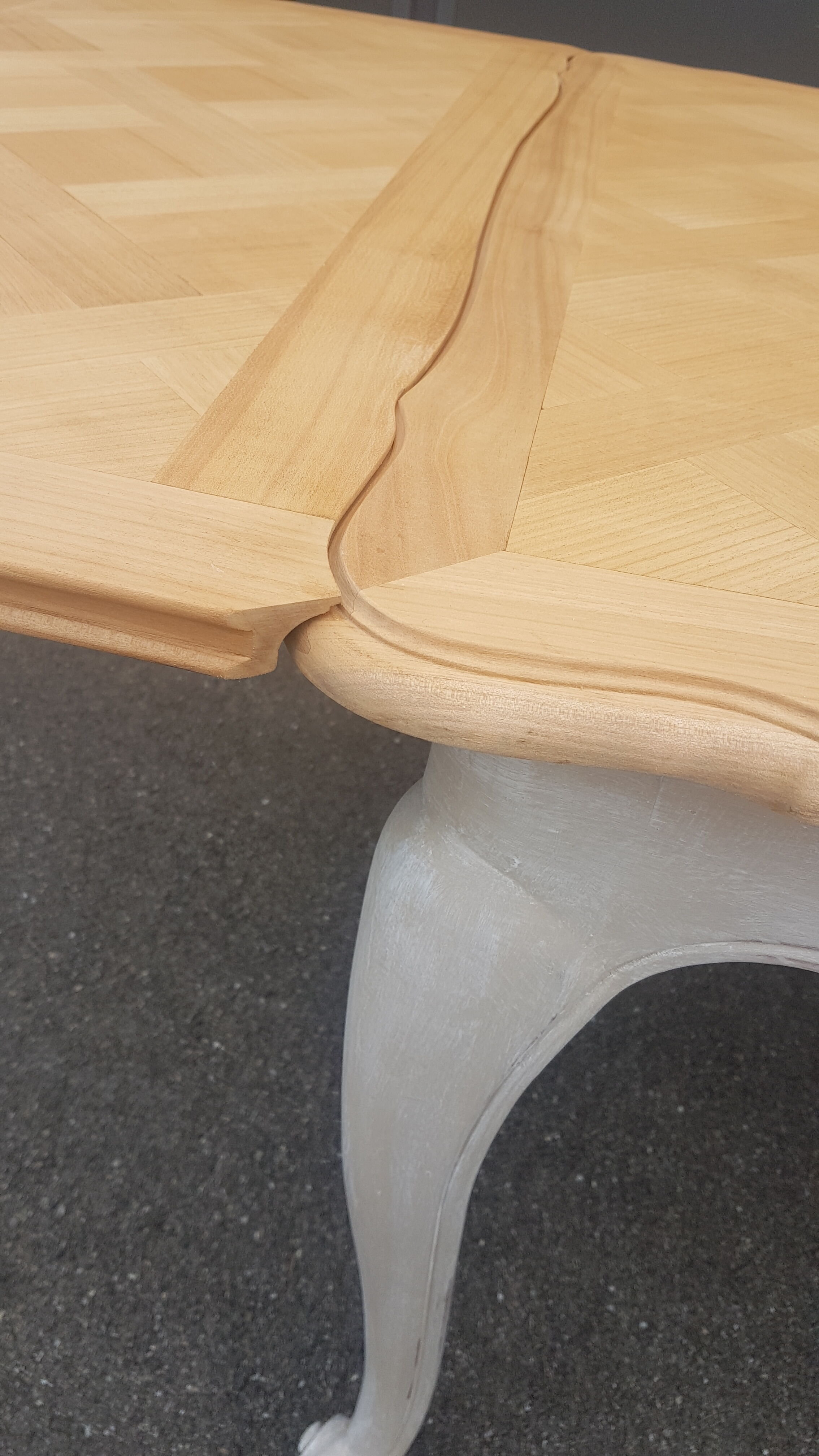 Dining table Louis XV style extendable