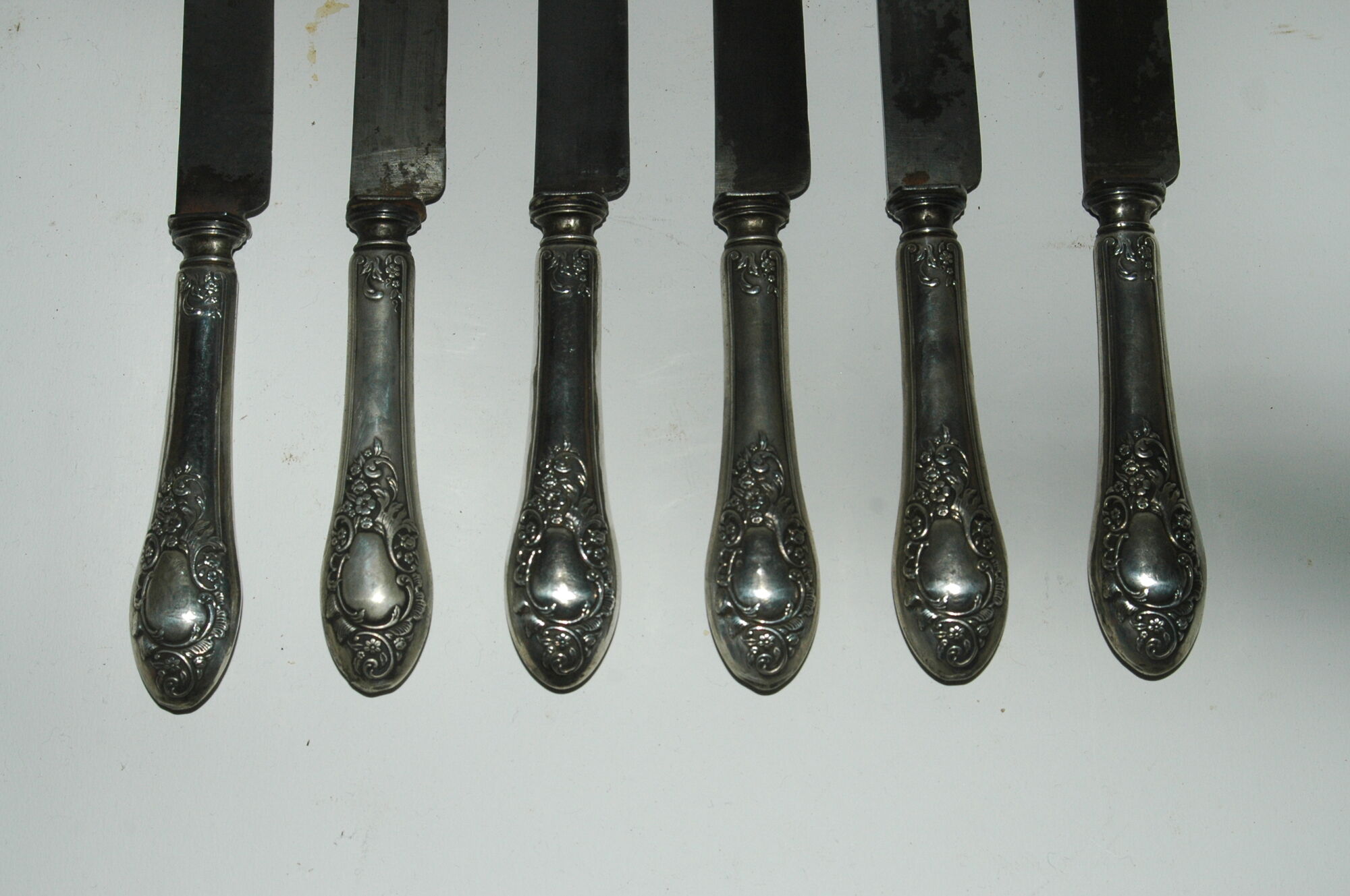6 steel blade knives sleeves solid silver embossed punch minerve