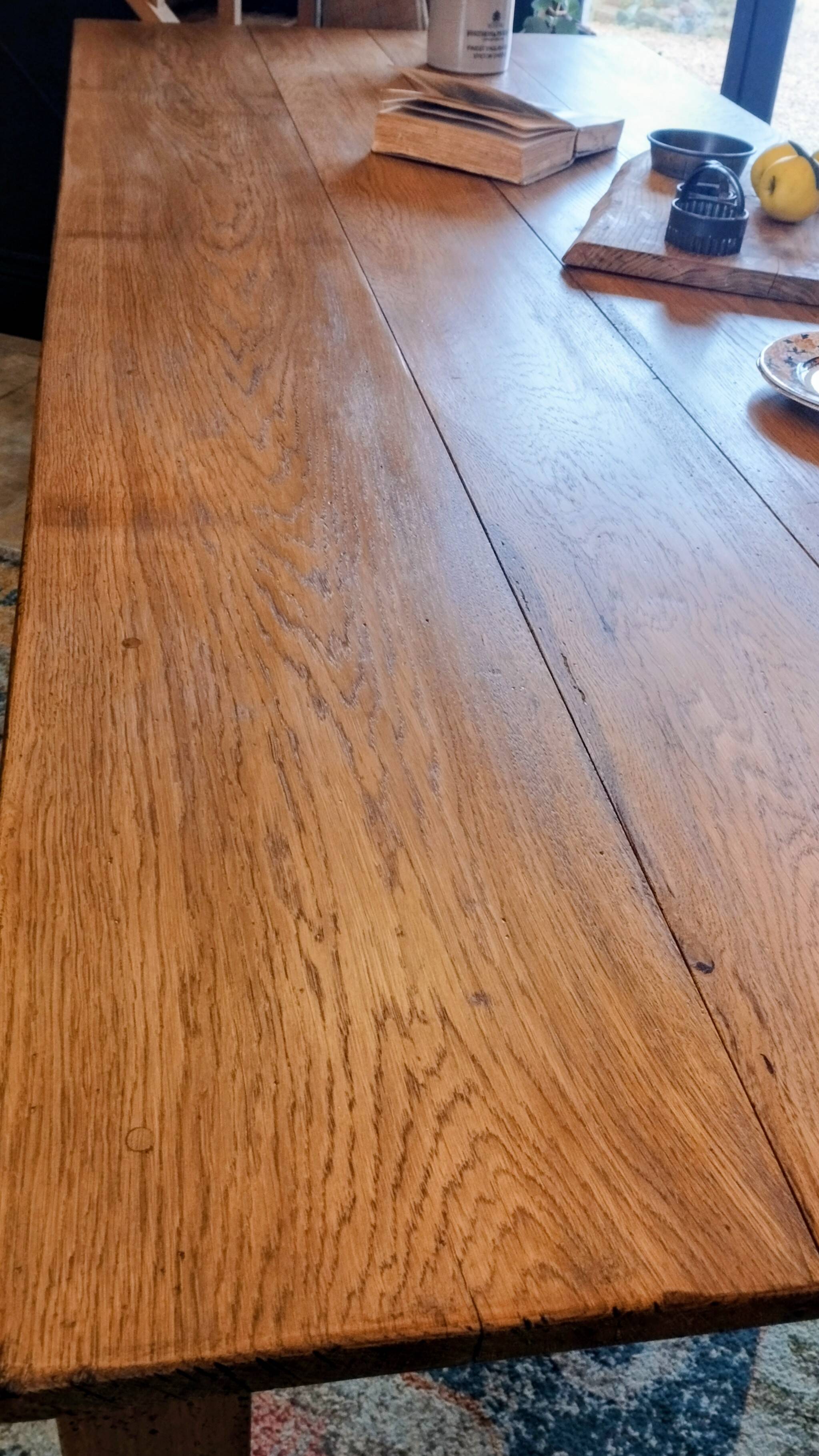 Table de ferme en chêne massif Français.240 x100 patiné avec deux tiroirs.