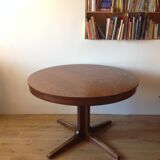 Table scandinave en orme ronde par Lb