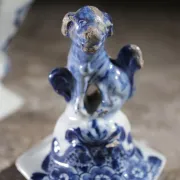 Pair of 18th-century Delft lidded vases – Pieter van den Briel, 't Fortuyn