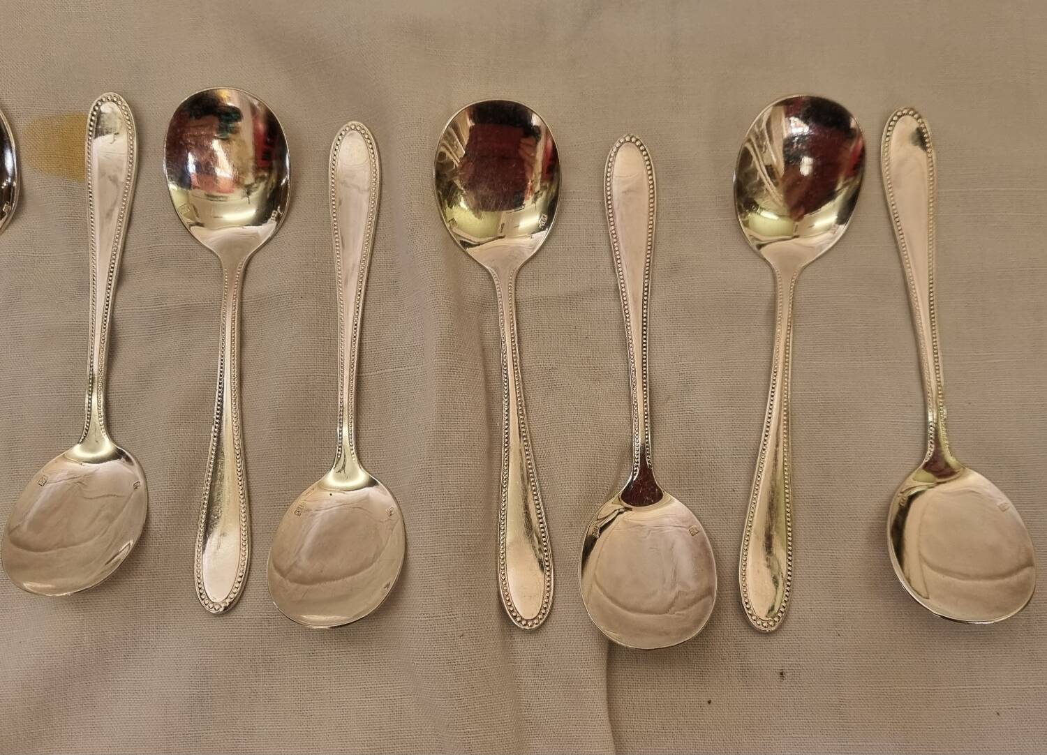 12 sorbet spoons, pearls
