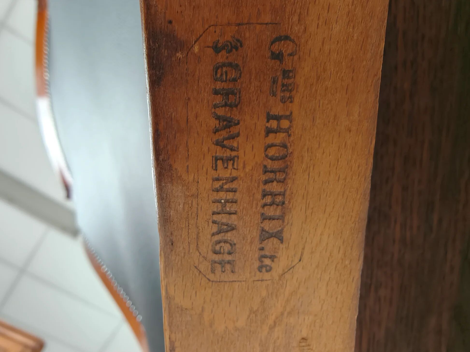 Fauteuil de bibliothèque ancien du XIXe siècle par Horrix – cuir noir
