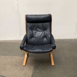 Siesta lounge chair set in Norwegian leather with ottoman by Ingmar Relling for Ekornes