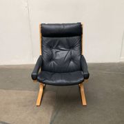 Siesta lounge chair set in Norwegian leather with ottoman by Ingmar Relling for Ekornes