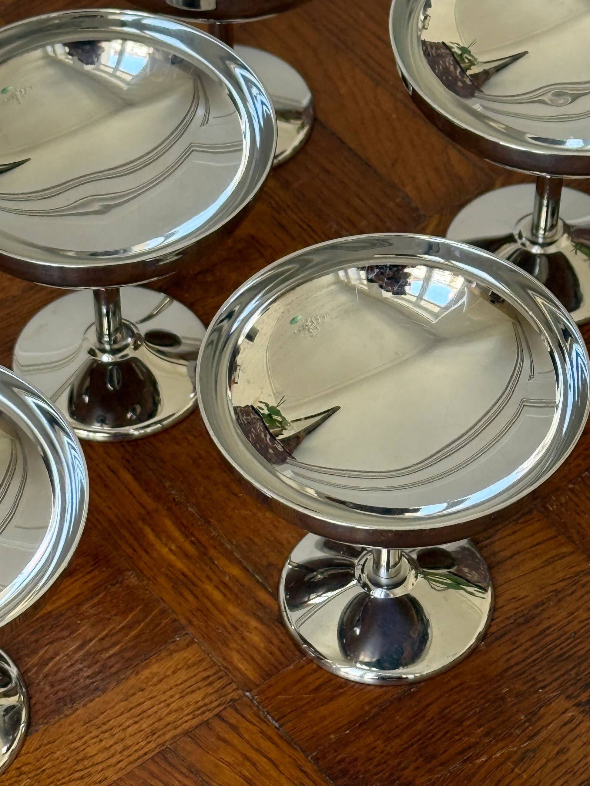 Set of 6 stainless steel footed bowls