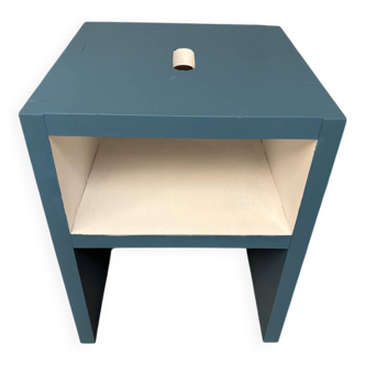 Tabouret, bout de canapé ou table de chevet en bleu