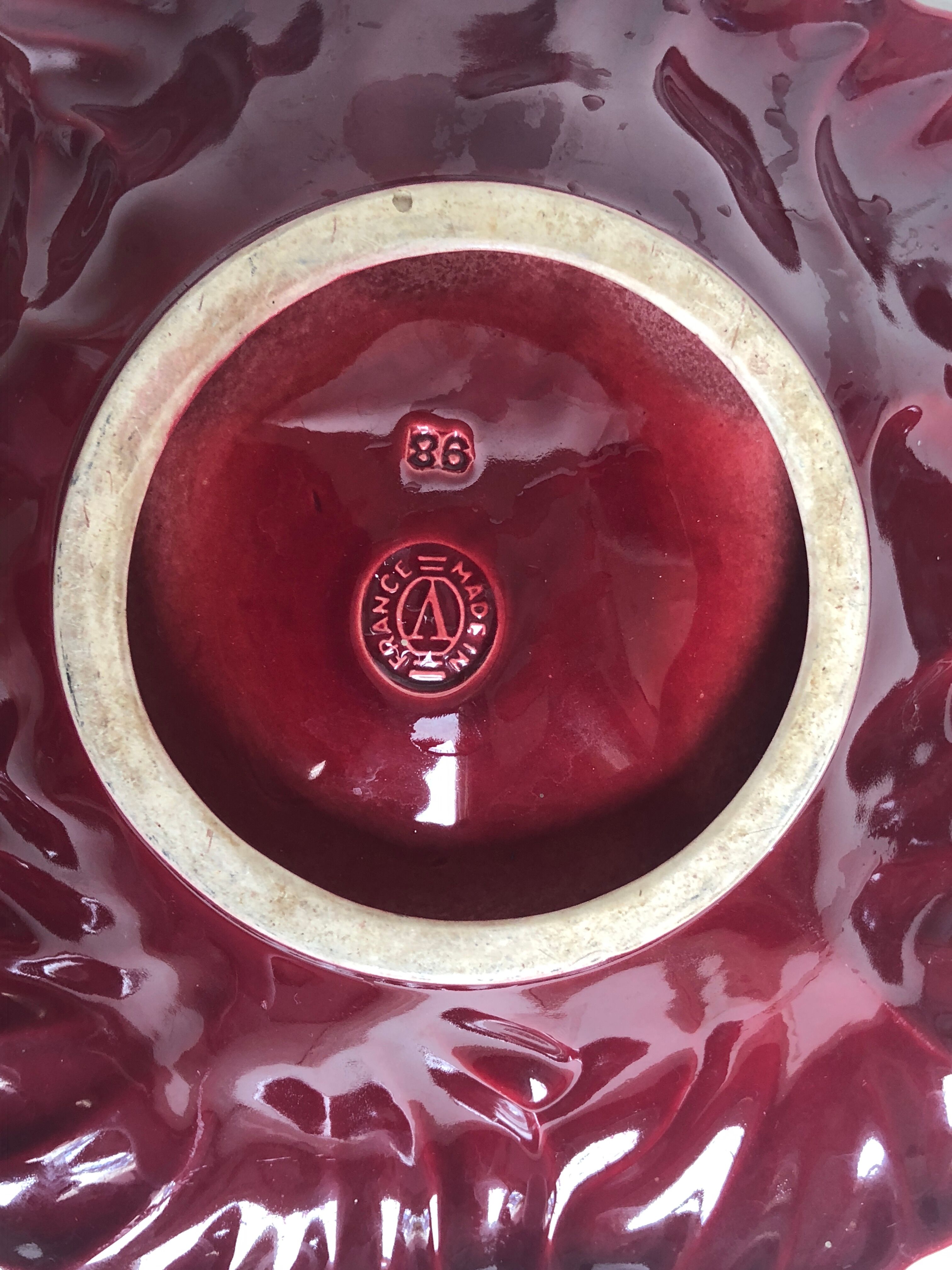 Flat ceramic burgundy vallauris