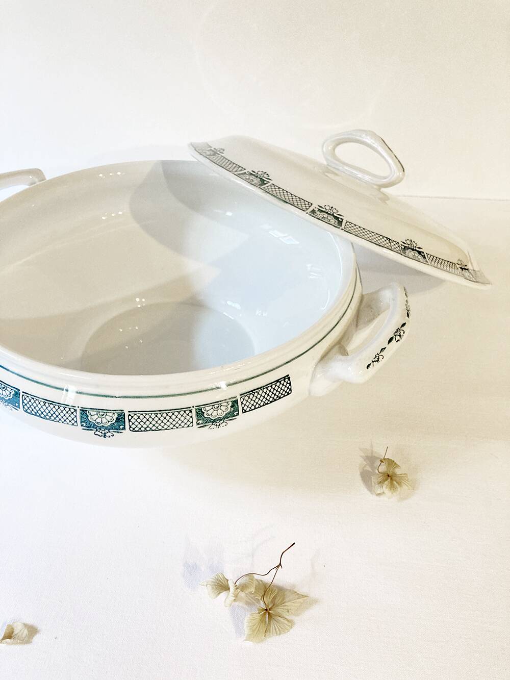 Half-porcelain soup tureen from St-Amand
