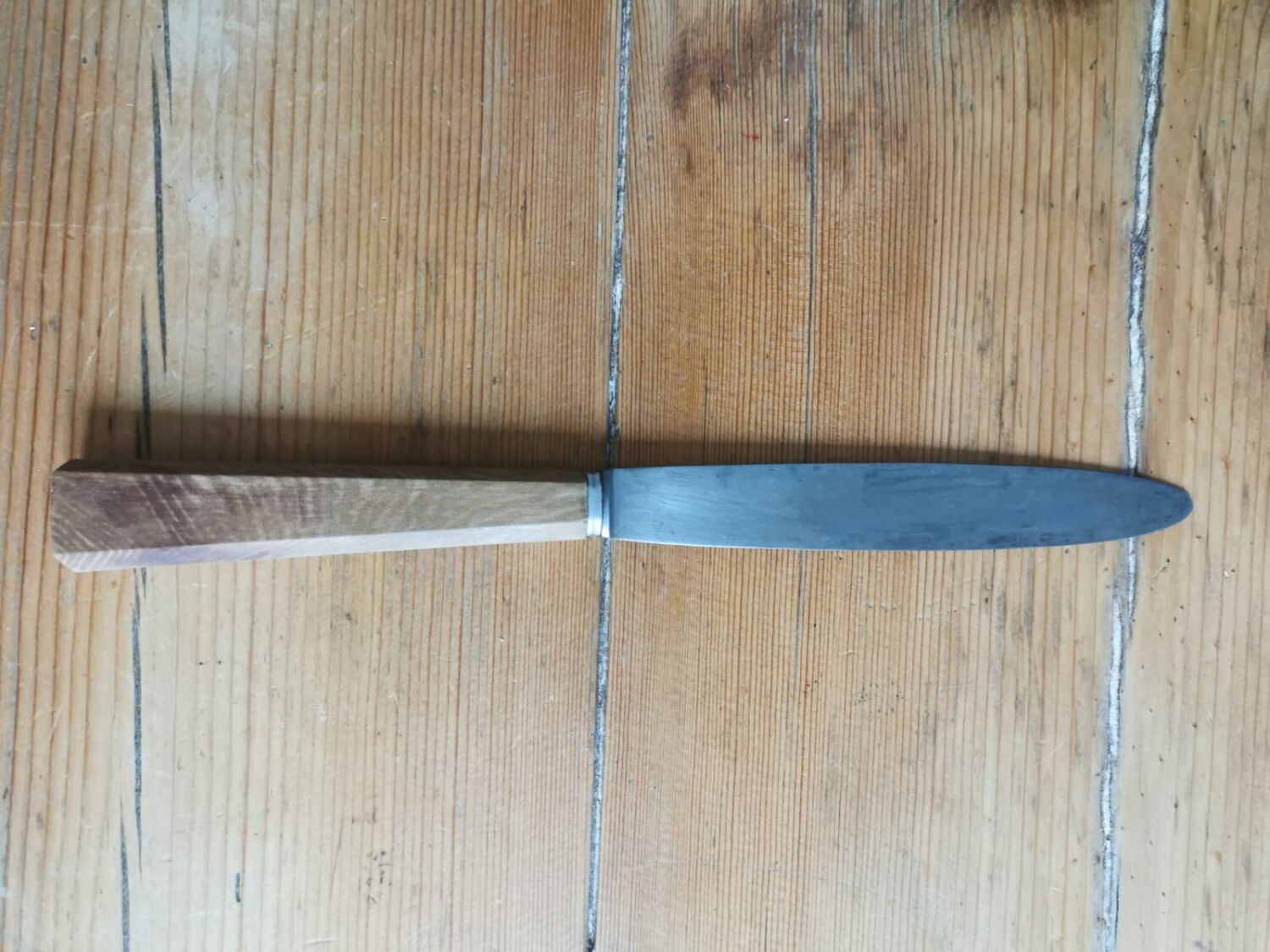 Set of 12 Bakelite knives