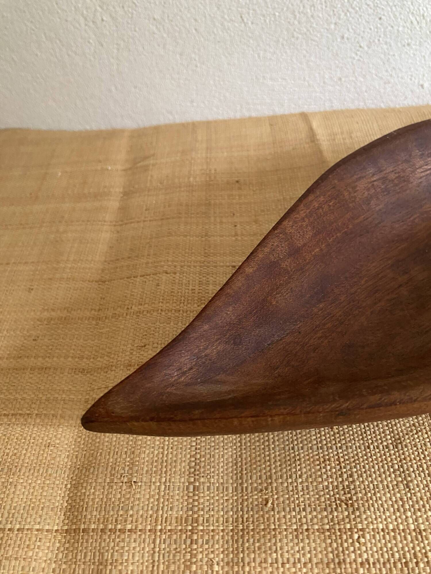 Wooden plate sculpted piece