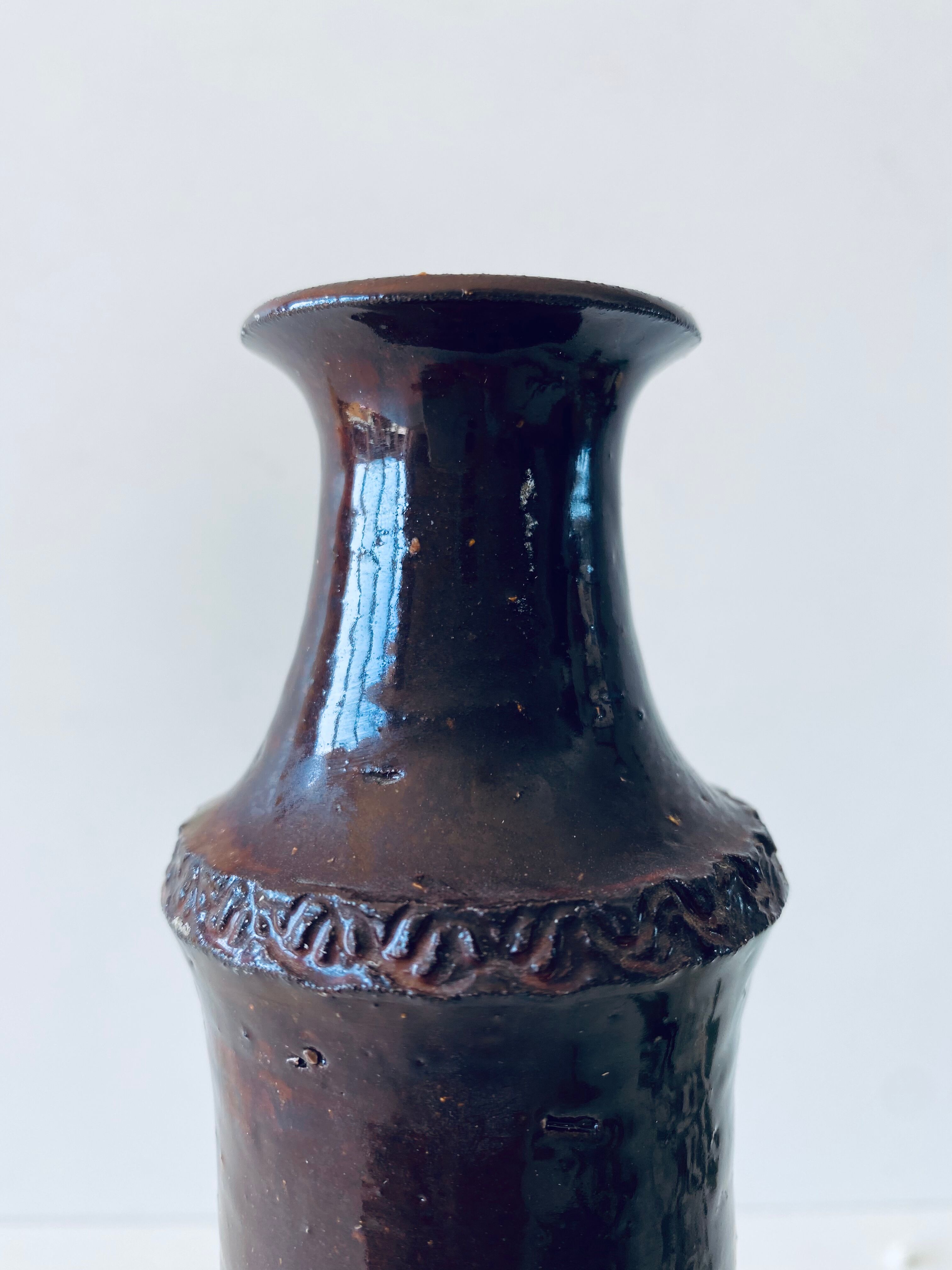 Tubular vase in glazed brown sandstone