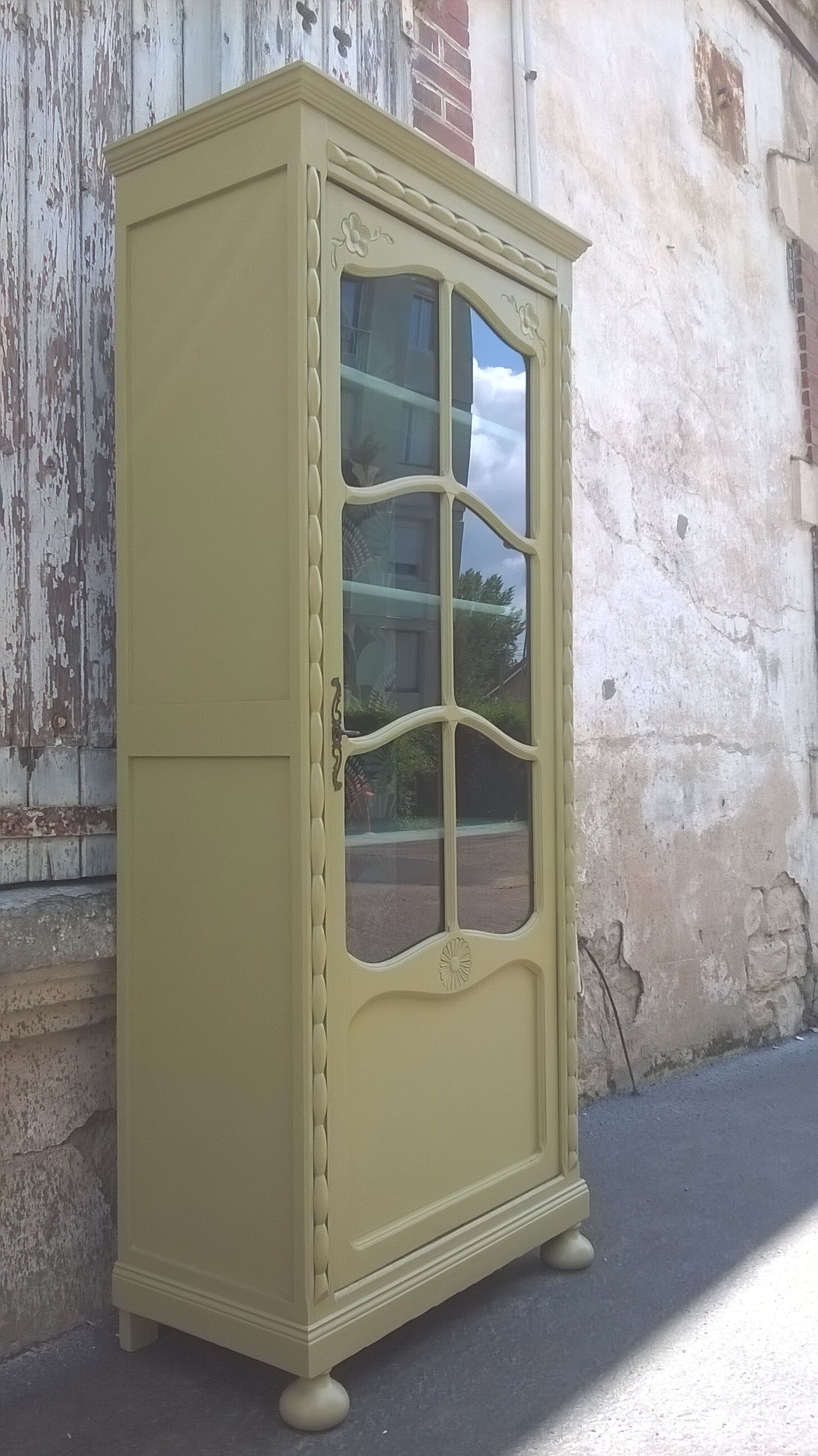 Parisian showcase cabinet 1930