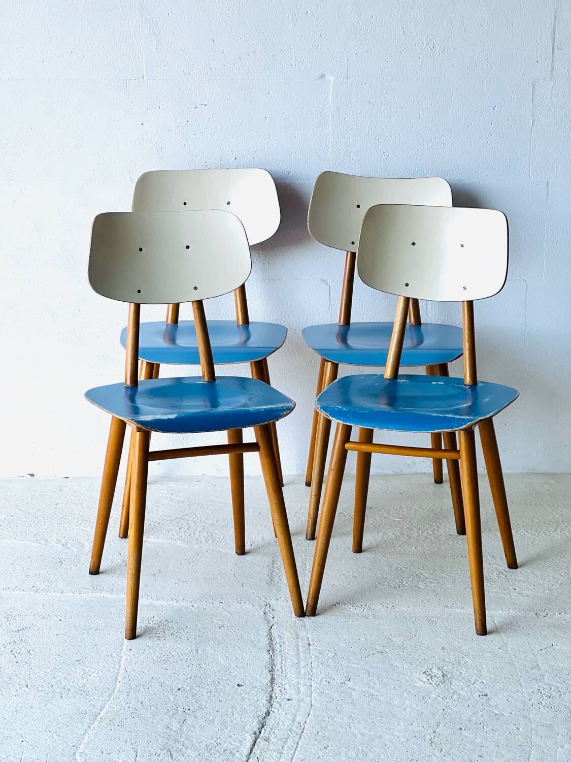 Chaises de salle à manger par TON