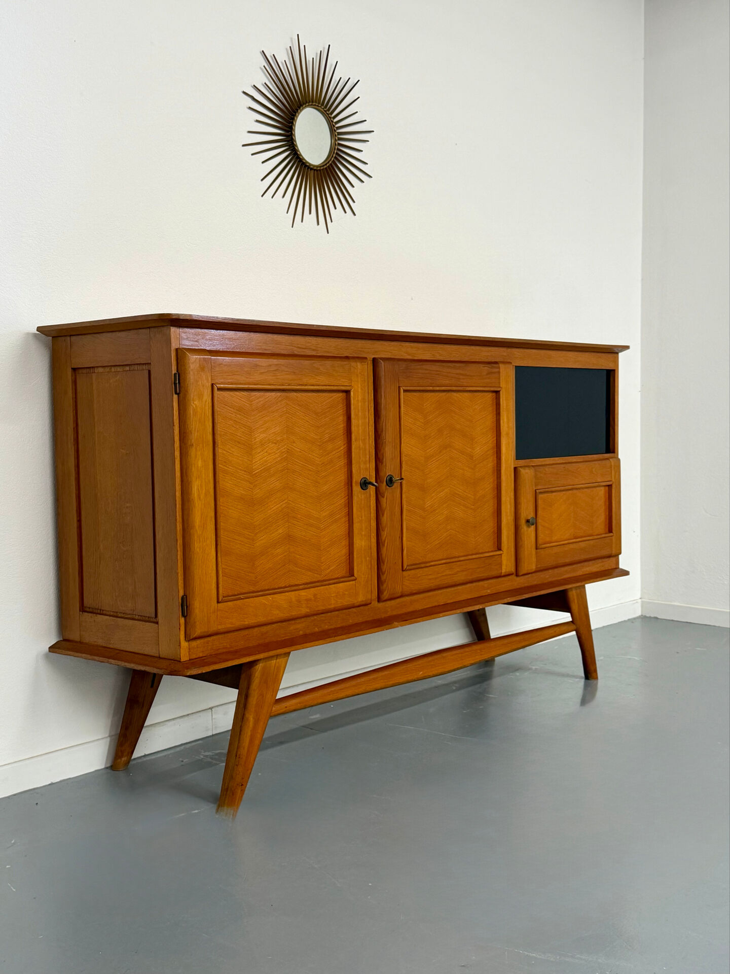 Vintage French modernist sideboard in oak, 1950s design.