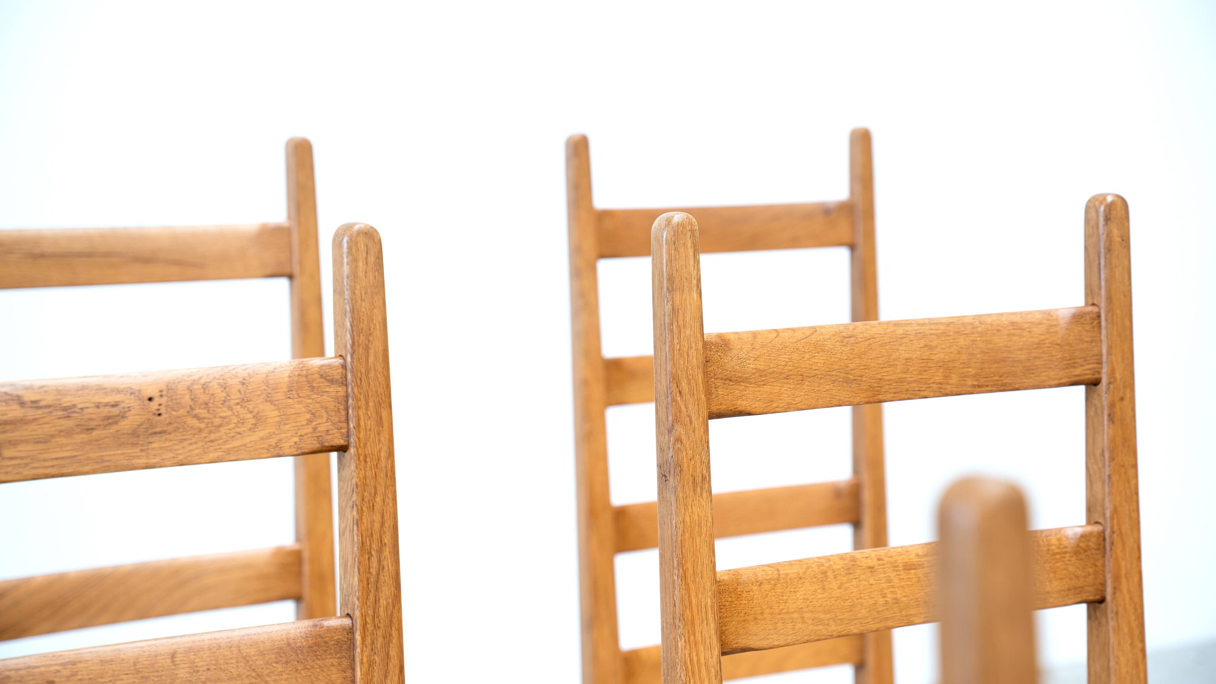 Ensemble de six chaises de salle à manger françaises à dossier haut