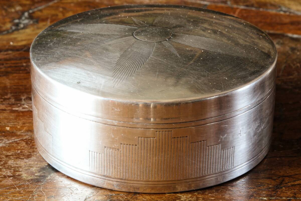 Circular silver-plated candy box, Art Deco period