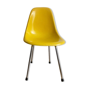 Chaise dsx jaune de Charles & Ray