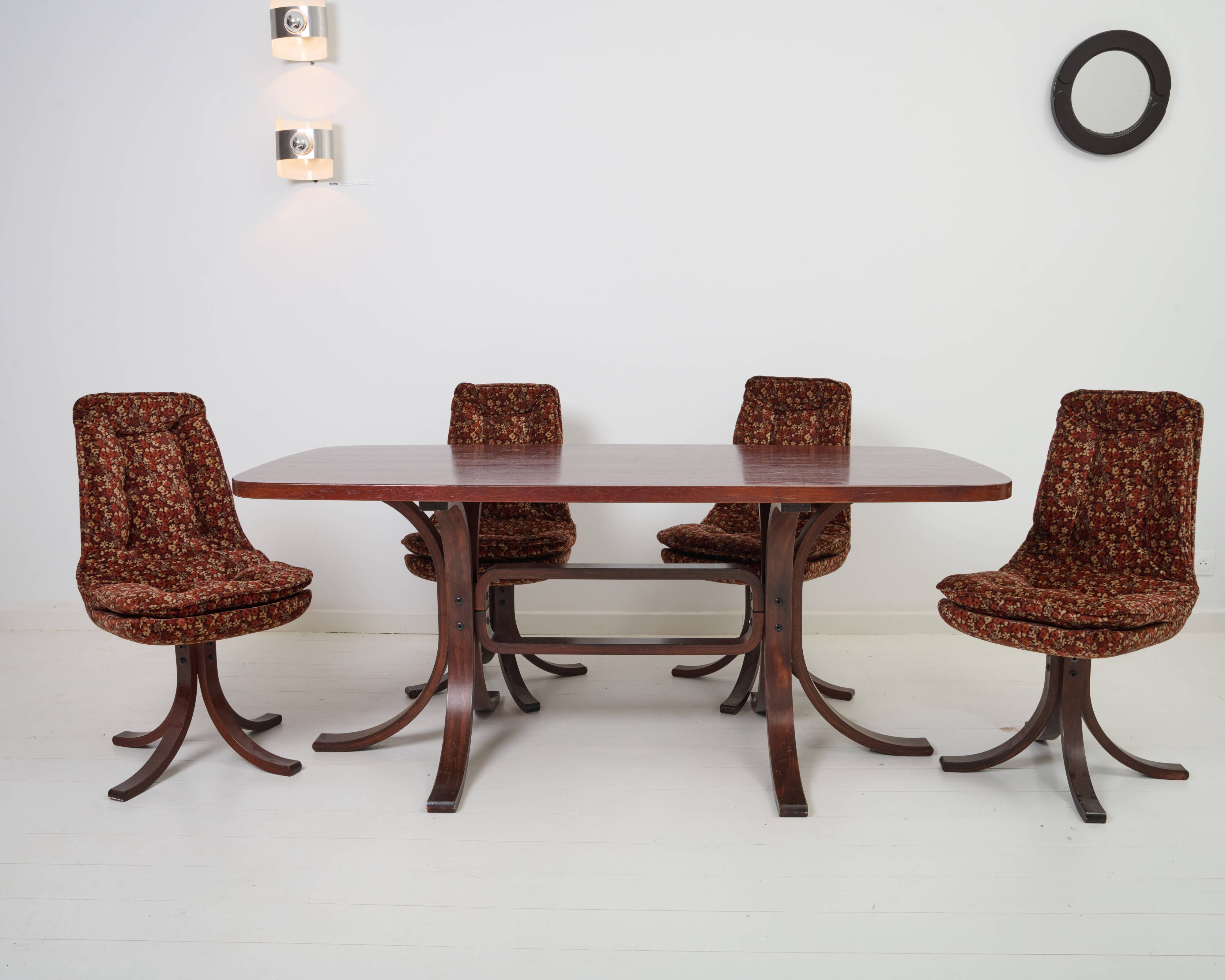 4 chaises en velours marron, 1970
