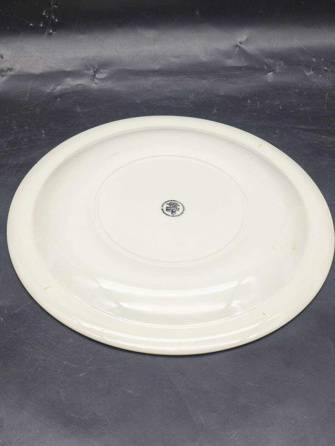 Large blue and white English plate – Chinoiserie decoration – Churchill Home
