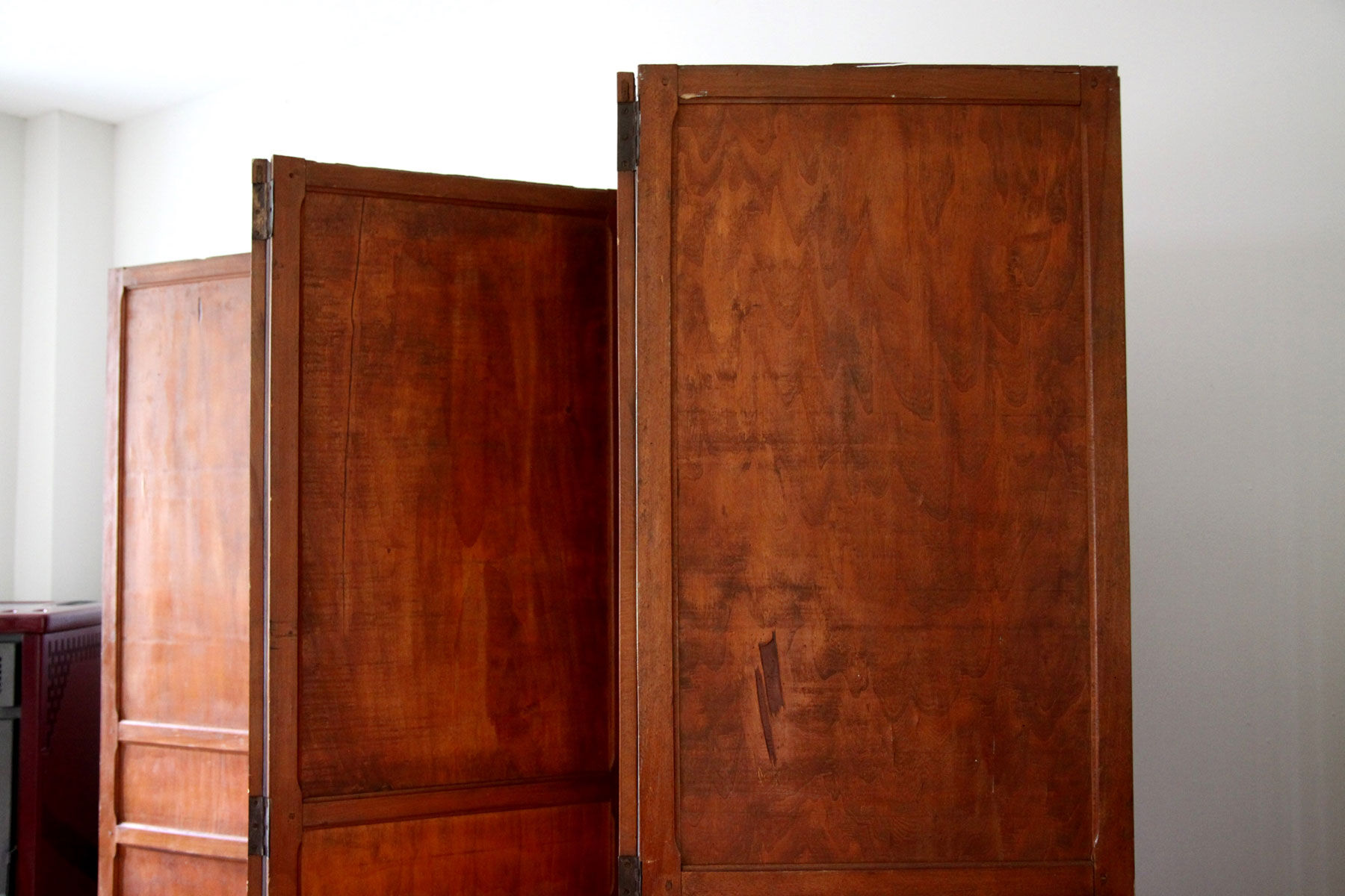 Wooden screen 5 instores