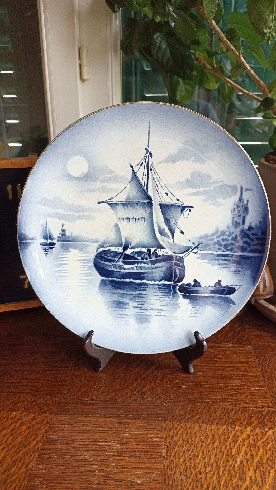 Marine decorative dish of the 30s by Saint-Amand