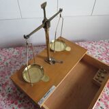 2-tray scale known as Trebuchet