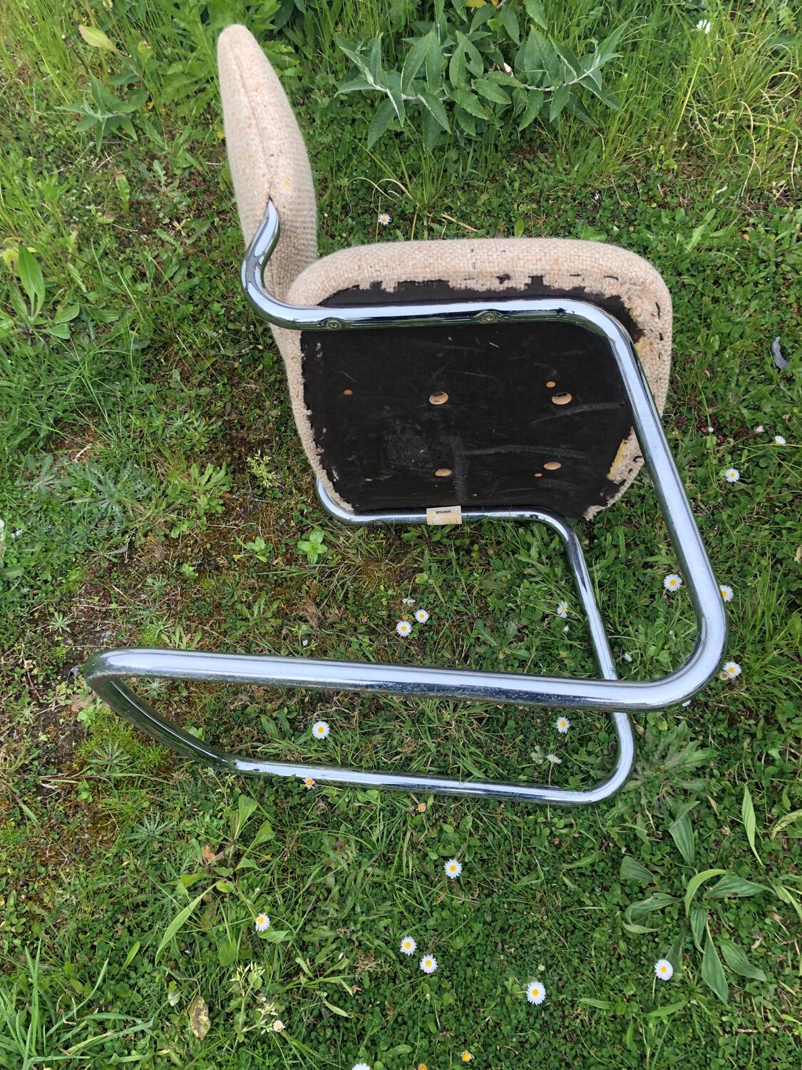 Strafor fabric chair