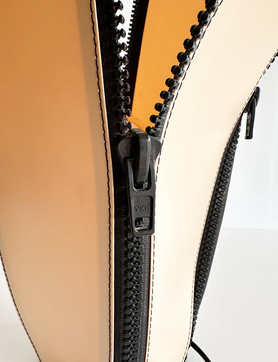 Large vintage PopArt zipped lamp. Italy, 1980s.