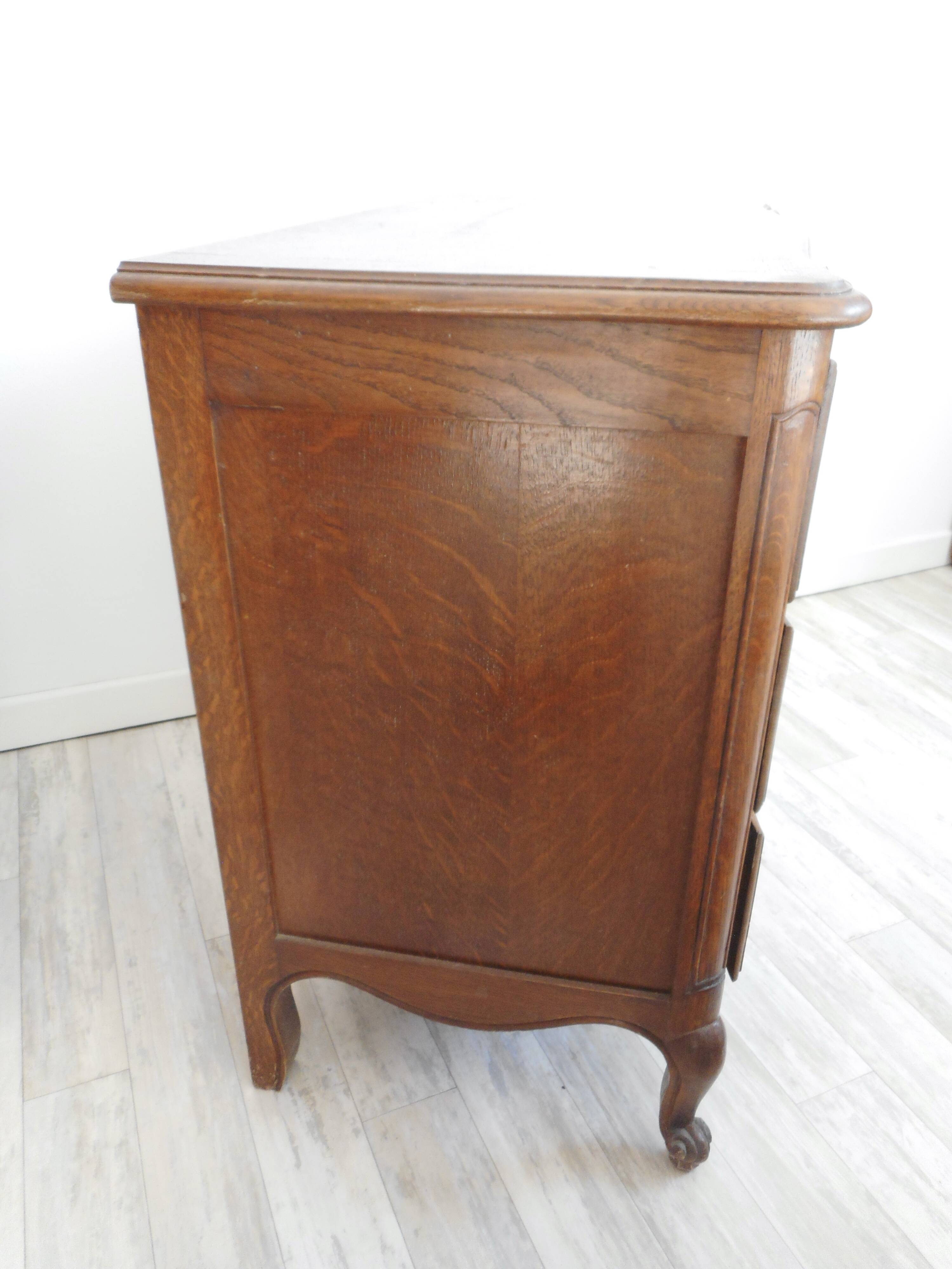 3-drawer wooden chest of drawers