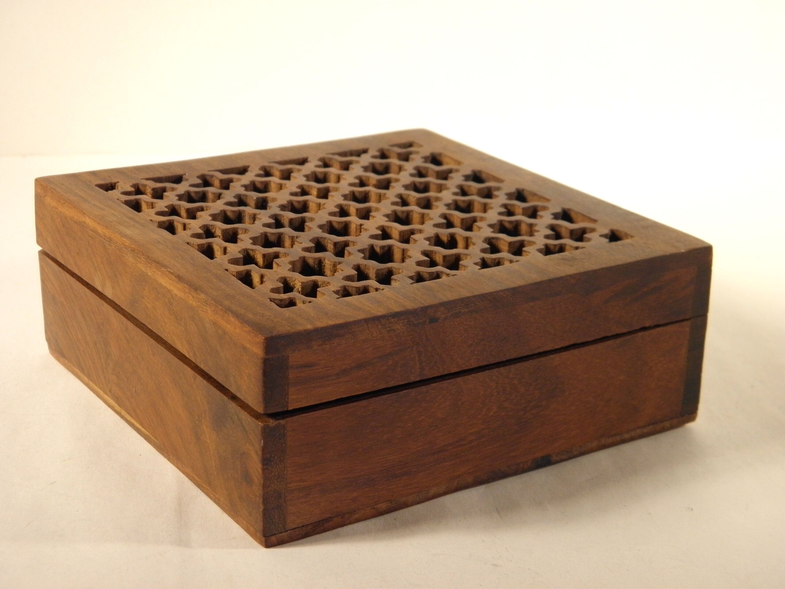 Openwork wooden box 13 x 13 cm