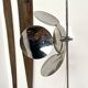 Lampadaire moderniste en métal chromé